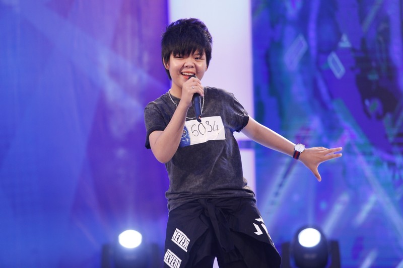 Toc Tien Isaac bat dong tren ghe nong Vietnam Idol Kids-Hinh-9